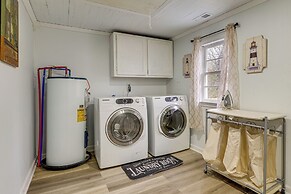 Deck & 2-acre Yard: Quiet Getaway in Crandall!