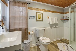 Deck & 2-acre Yard: Quiet Getaway in Crandall!