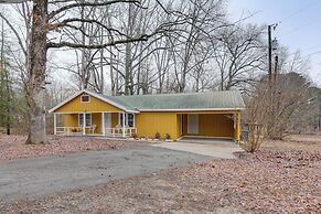 Deck & 2-acre Yard: Quiet Getaway in Crandall!