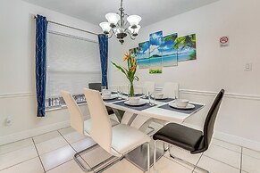 7 Mi to Gatorland: Retreat w/ Pool & Elliptical