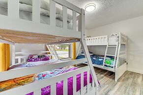 7 Mi to Gatorland: Retreat w/ Pool & Elliptical