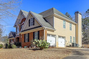 6 Mi to Southern Belle Farm: Home w/ Patio!