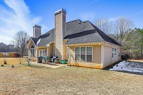 6 Mi to Southern Belle Farm: Home w/ Patio!