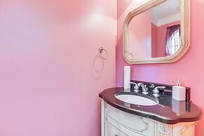 6 Mi to Southern Belle Farm: Home w/ Patio!