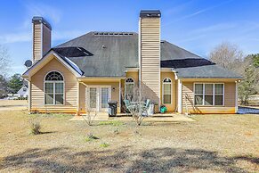 6 Mi to Southern Belle Farm: Home w/ Patio!