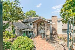 Screened-in Porch w/ Views: Hot Springs Getaway!