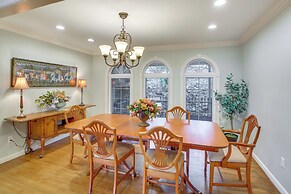 Screened-in Porch w/ Views: Hot Springs Getaway!