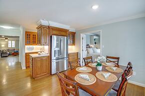 Screened-in Porch w/ Views: Hot Springs Getaway!