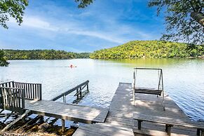 Screened-in Porch w/ Views: Hot Springs Getaway!