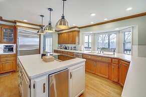 Screened-in Porch w/ Views: Hot Springs Getaway!