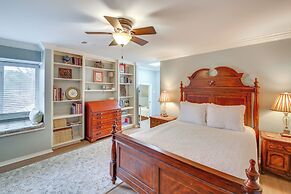 Screened-in Porch w/ Views: Hot Springs Getaway!