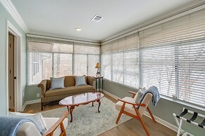 Screened-in Porch w/ Views: Hot Springs Getaway!