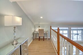 Screened-in Porch w/ Views: Hot Springs Getaway!