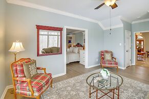 Screened-in Porch w/ Views: Hot Springs Getaway!