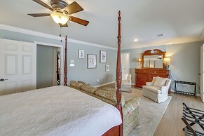 Screened-in Porch w/ Views: Hot Springs Getaway!