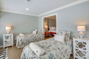 Screened-in Porch w/ Views: Hot Springs Getaway!