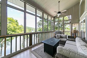 Screened-in Porch w/ Views: Hot Springs Getaway!