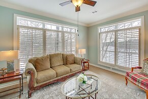 Screened-in Porch w/ Views: Hot Springs Getaway!