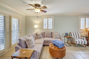 Screened-in Porch w/ Views: Hot Springs Getaway!