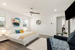 5 Mi to UT: Home w/ Outdoor Entertainment Area!