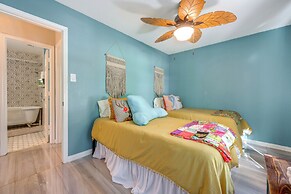 Boho-chic Retreat w/ Yard, 22 Mi to Dtwn Austin!