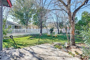 Boho-chic Retreat w/ Yard, 22 Mi to Dtwn Austin!
