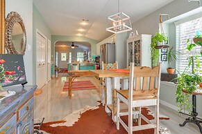 Boho-chic Retreat w/ Yard, 22 Mi to Dtwn Austin!