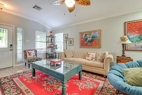 Boho-chic Retreat w/ Yard, 22 Mi to Dtwn Austin!