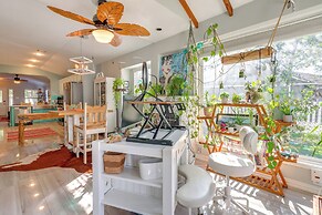 Boho-chic Retreat w/ Yard, 22 Mi to Dtwn Austin!