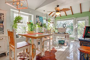 Boho-chic Retreat w/ Yard, 22 Mi to Dtwn Austin!