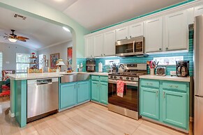 Boho-chic Retreat w/ Yard, 22 Mi to Dtwn Austin!