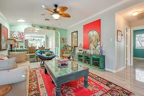 Boho-chic Retreat w/ Yard, 22 Mi to Dtwn Austin!