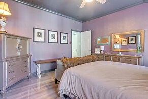 Boho-chic Retreat w/ Yard, 22 Mi to Dtwn Austin!