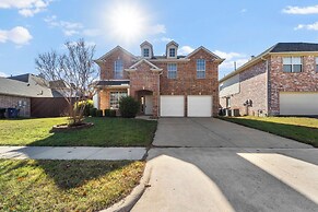 4 Mi to Dtwn: Family Home w/ Games in Frisco