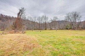 'chateau Merlot' Cottage w/ Deck in Stanardsville