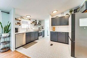 Half-mi to Lakemont Park: Family-friendly Home!