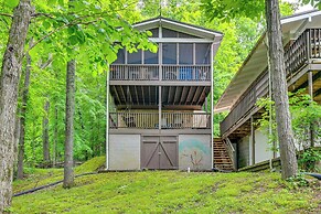 Nolin Lake Gem: Waterfront Retreat w/ Balcony!