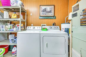 Nolin Lake Gem: Waterfront Retreat w/ Balcony!