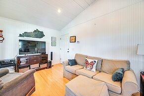 Nolin Lake Gem: Waterfront Retreat w/ Balcony!