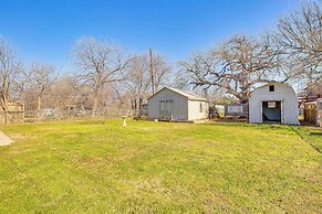 5 Mi to Fort Worth Stockyards: Home w/ Yard!