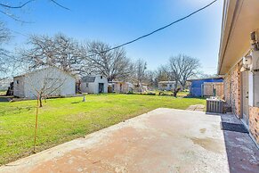 5 Mi to Fort Worth Stockyards: Home w/ Yard!