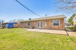 5 Mi to Fort Worth Stockyards: Home w/ Yard!