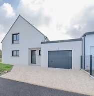 Pretty new House With Small sea View