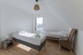 Pretty new House With Small sea View