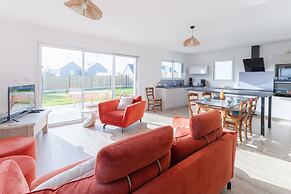Pretty new House With Small sea View