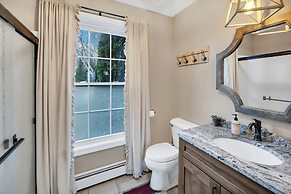 Serene 7br Haven By The Lake 7 Bedroom Home