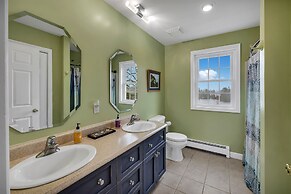 Serene 7br Haven By The Lake 7 Bedroom Home