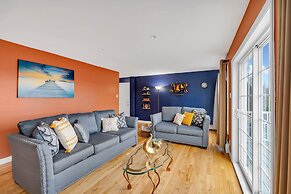 Serene 7br Haven By The Lake 7 Bedroom Home