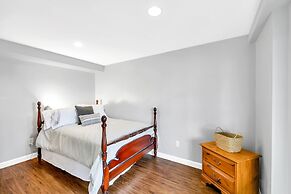 Serene 7br Haven By The Lake 7 Bedroom Home