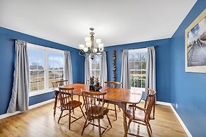 Serene 7br Haven By The Lake 7 Bedroom Home